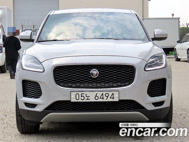 Jaguar E-PACE 2018 — photo 1