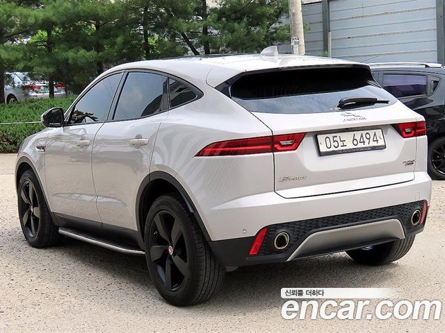 Jaguar E-PACE 2018 — photo 3
