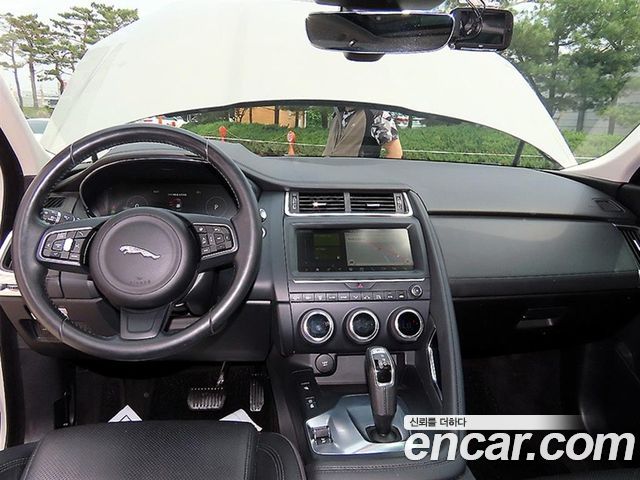 Jaguar E-PACE 2018 — photo 7