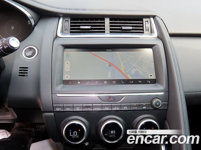 Jaguar E-PACE 2018 — photo 13