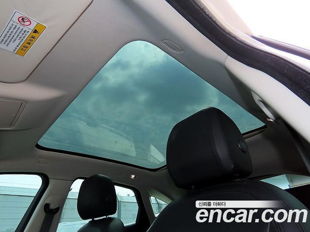Jaguar E-PACE 2018 — photo 16