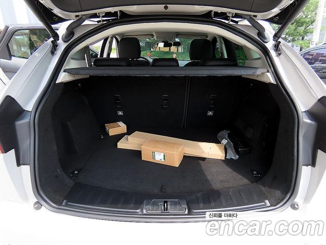 Jaguar E-PACE 2018 — photo 17