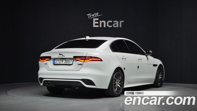Jaguar XE 2020 — photo 2