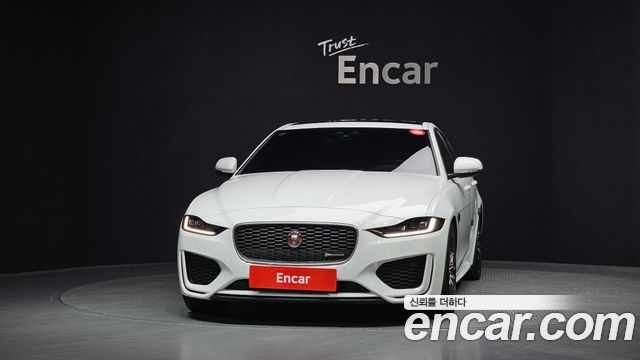 Jaguar XE 2020 — photo 3