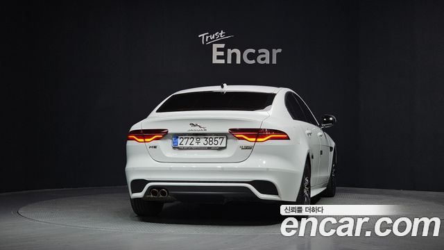Jaguar XE 2020 — photo 4