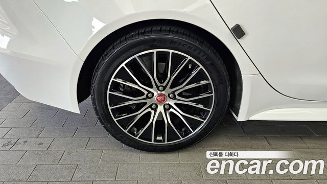 Jaguar XE 2020 — photo 5