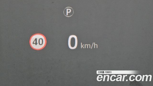 Jaguar XE 2020 — photo 23