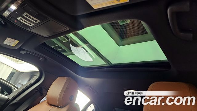 Jaguar XE 2020 — photo 24