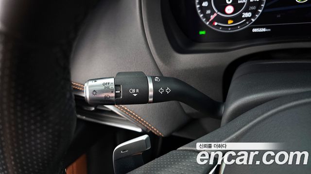 Jaguar XE 2020 — photo 27