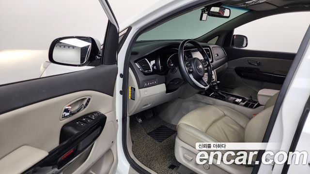 Kia Canival 2018 — photo 13