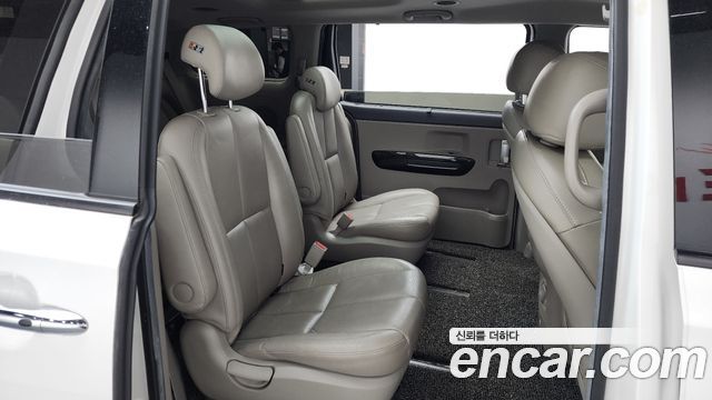 Kia Canival 2018 — photo 17