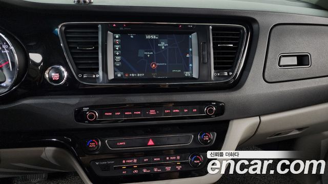 Kia Canival 2018 — photo 18