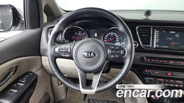 Kia Canival 2018 — photo 19