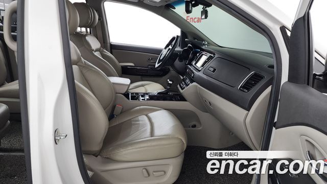Kia Canival 2018 — photo 16