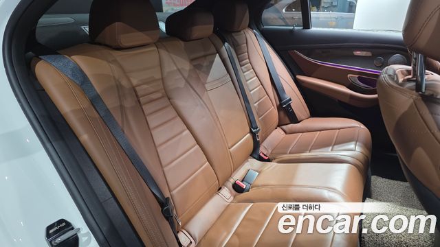 Mercedes-Benz E-Class 2018 — photo 11