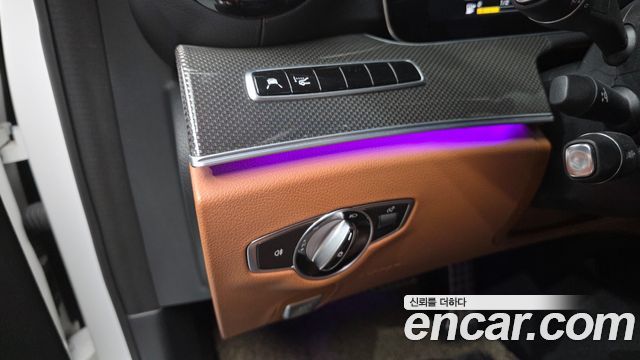Mercedes-Benz E-Class 2018 — photo 19