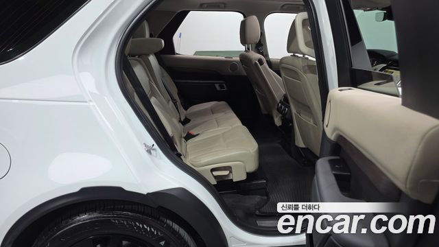 Land Rover Discovery 2019 — photo 17