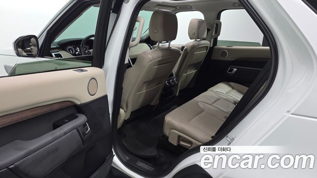 Land Rover Discovery 2019 — photo 18