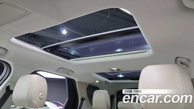 Land Rover Discovery 2019 — photo 22