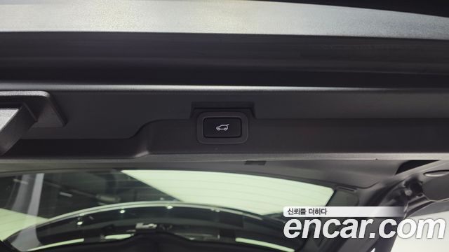 Land Rover Discovery 2019 — photo 23