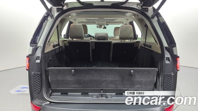 Land Rover Discovery 2019 — photo 24