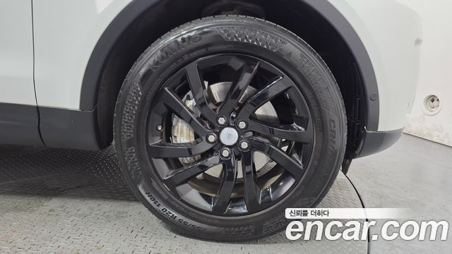 Land Rover Discovery 2019 — photo 7