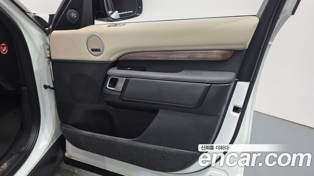 Land Rover Discovery 2019 — photo 14