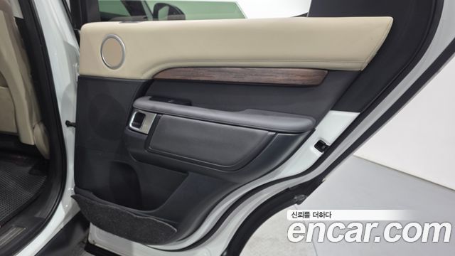 Land Rover Discovery 2019 — photo 15