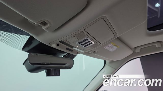 Land Rover Discovery 2019 — photo 27