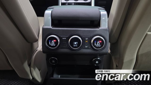 Land Rover Discovery 2019 — photo 32
