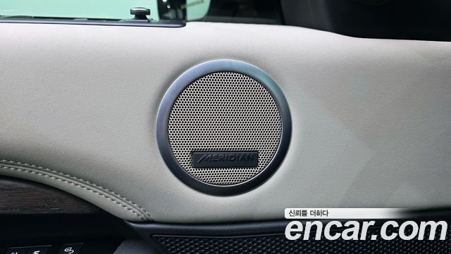 Land Rover Discovery 2019 — photo 34