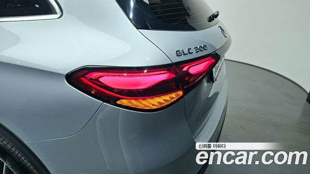 Mercedes-Benz GLC-Class 2025 — photo 9