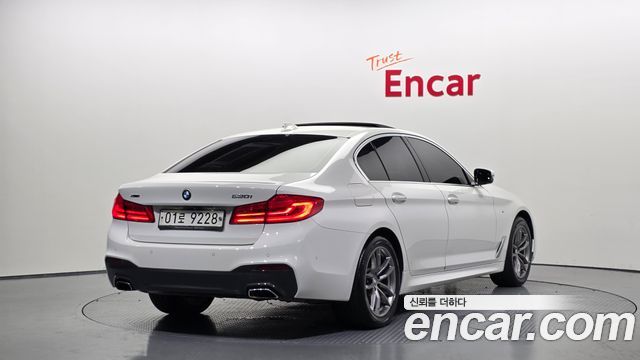 BMW 5-Series 2018 — photo 2
