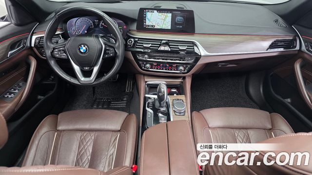 BMW 5-Series 2018 — photo 10