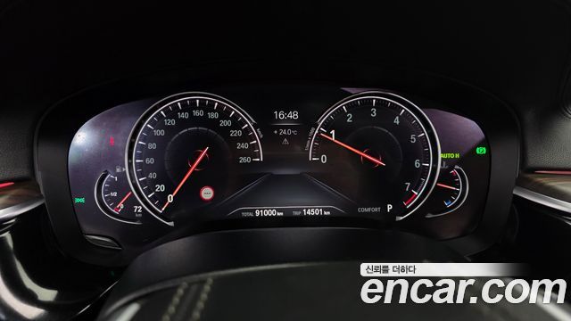 BMW 5-Series 2018 — photo 11