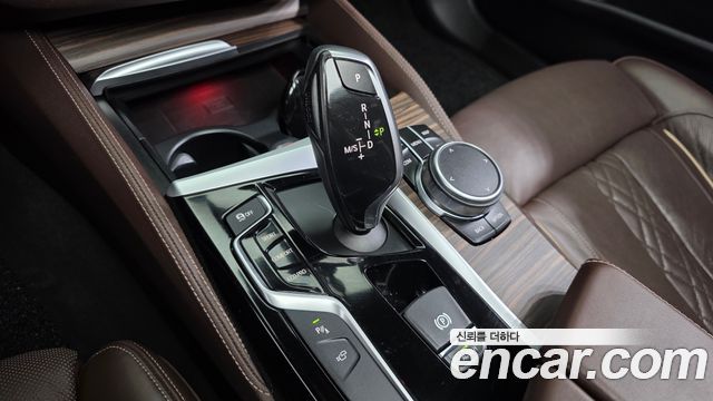 BMW 5-Series 2018 — photo 12