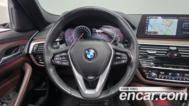 BMW 5-Series 2018 — photo 19