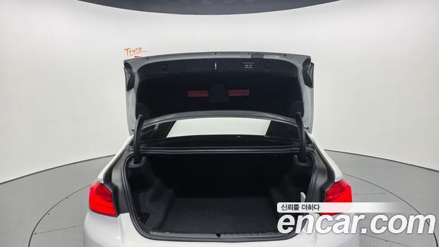 BMW 5-Series 2018 — photo 26