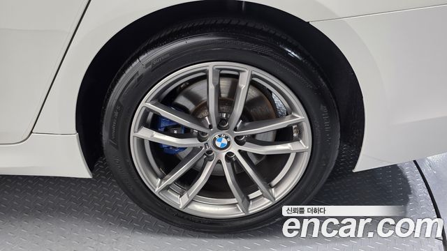 BMW 5-Series 2018 — photo 7
