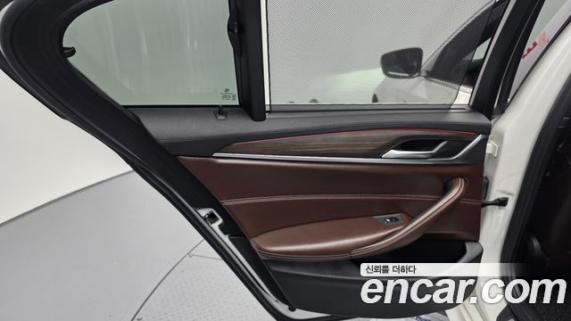 BMW 5-Series 2018 — photo 14
