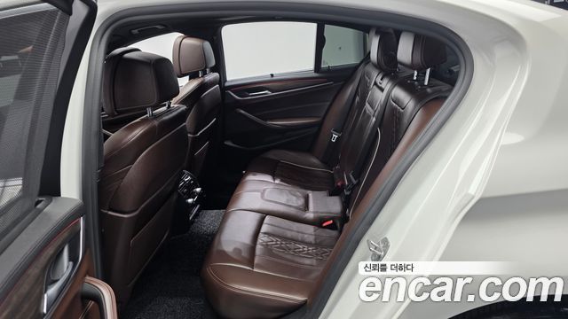 BMW 5-Series 2018 — photo 16