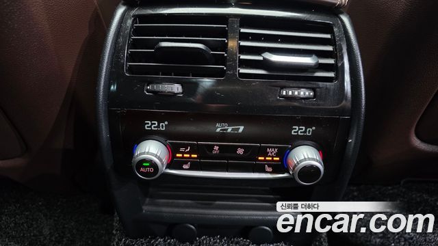 BMW 5-Series 2018 — photo 31