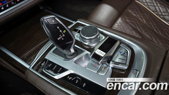BMW 7-Series 2020 — photo 12