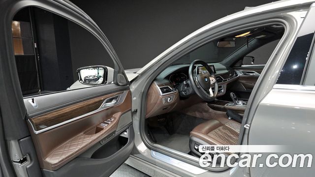 BMW 7-Series 2020 — photo 13