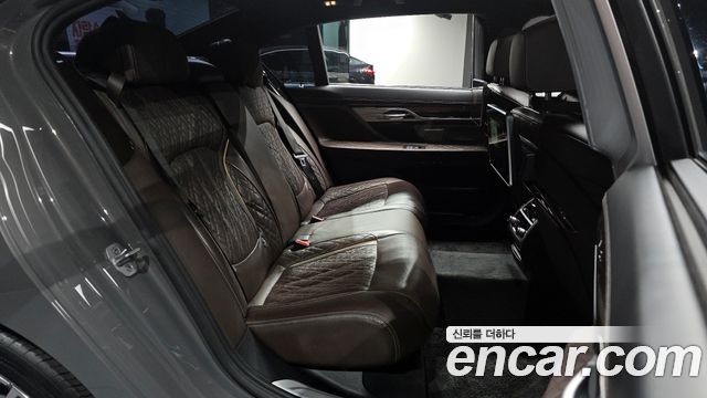 BMW 7-Series 2020 — photo 17