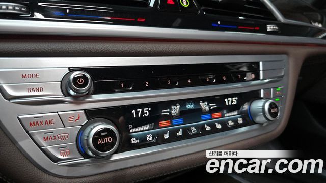 BMW 7-Series 2020 — photo 23