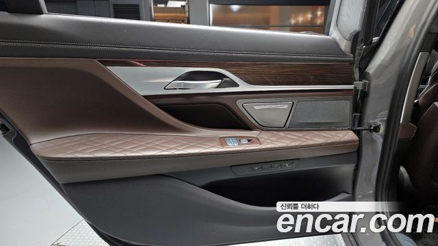 BMW 7-Series 2020 — photo 15