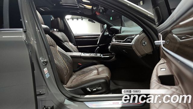 BMW 7-Series 2020 — photo 16