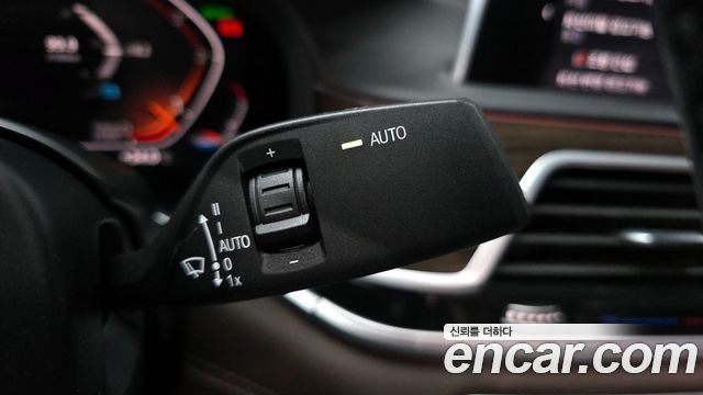 BMW 7-Series 2020 — photo 29