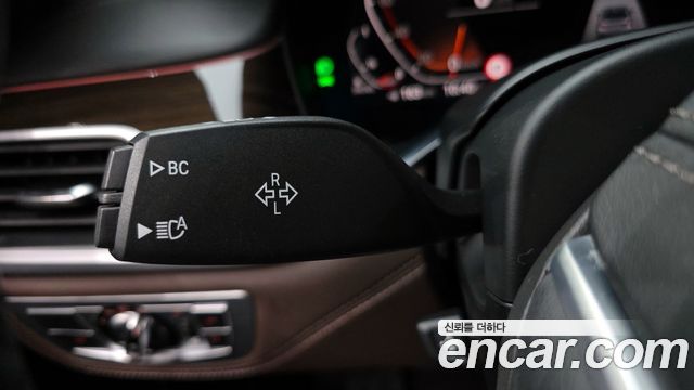 BMW 7-Series 2020 — photo 31